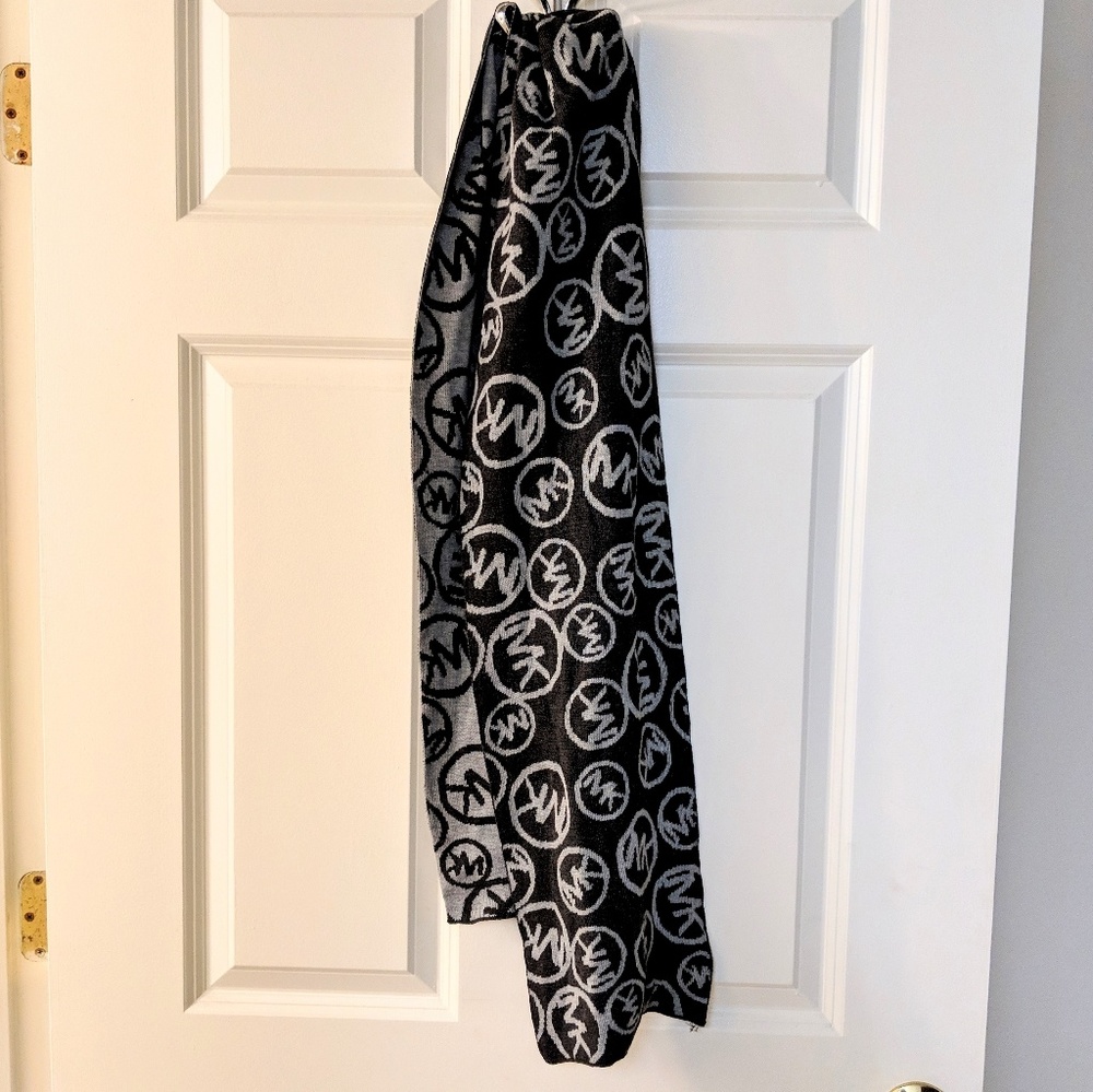 Michael Kors MK reversible scarf
